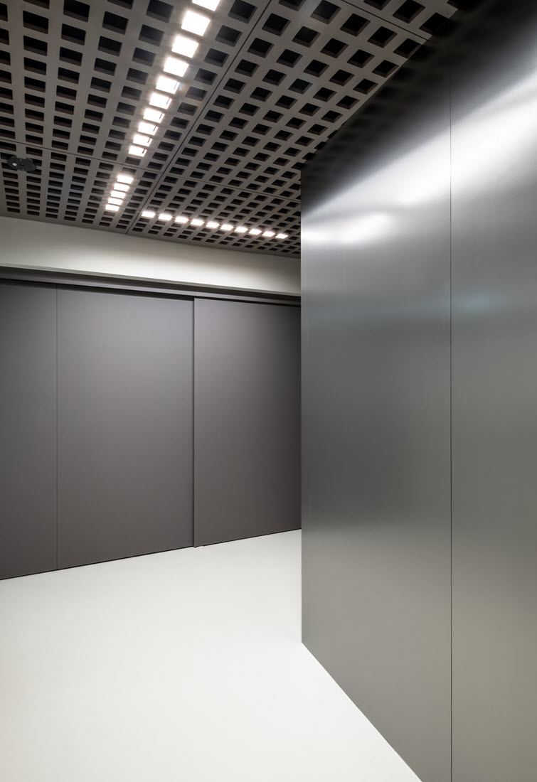 Sober entrance hall with Fibralux walls